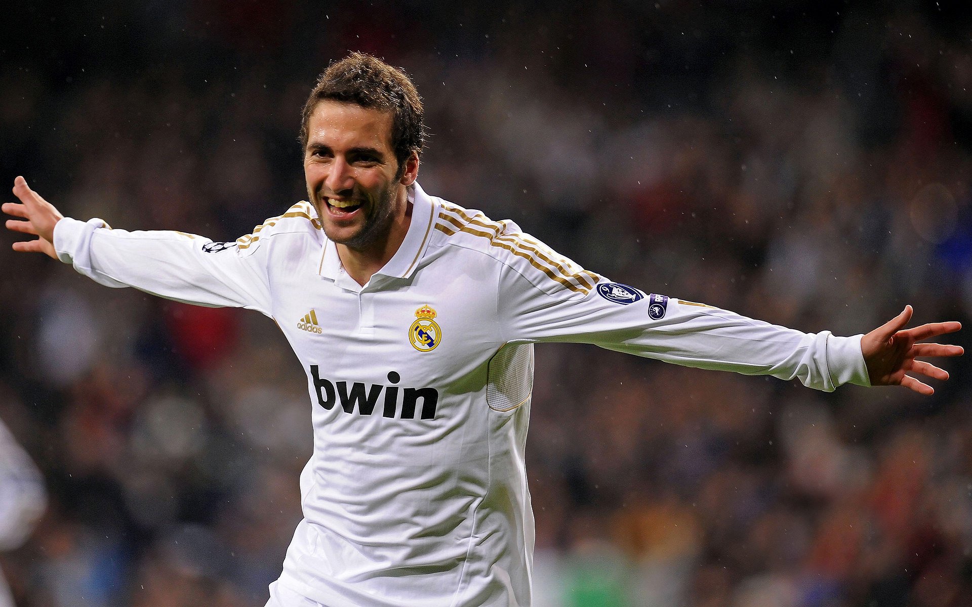 赛后新闻发布会：冠军分享夺冠感受与未来计划，总决赛新闻发布会